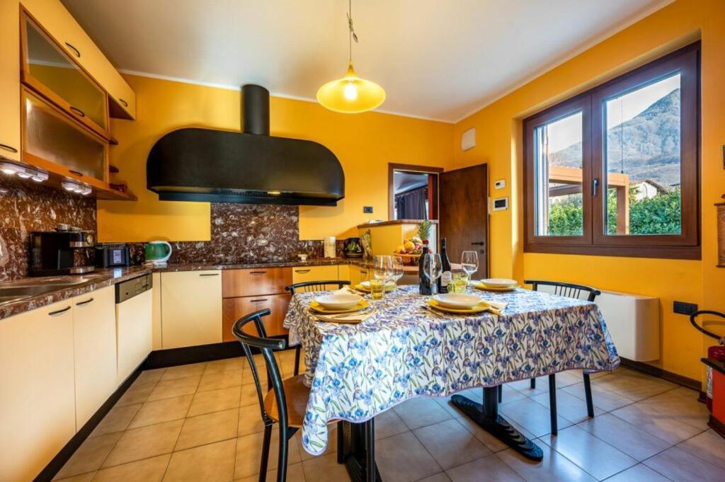 Villa Iris -Pet Friendly Stay - Garden - Private Parking- Bike Friendly Holiday House Colico Exterior foto