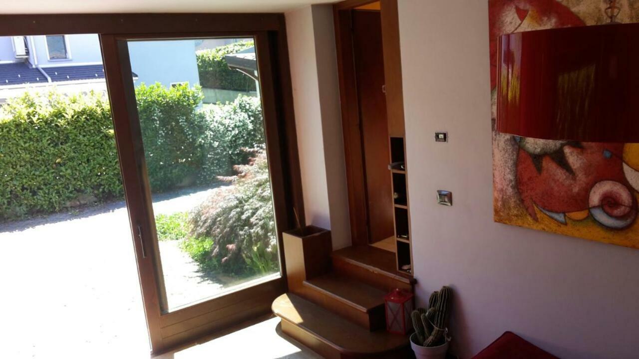 Villa Iris -Pet Friendly Stay - Garden - Private Parking- Bike Friendly Holiday House Colico Exterior foto